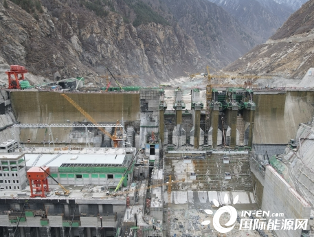 西藏在建最大水电站吹响全线封顶"冲锋号"