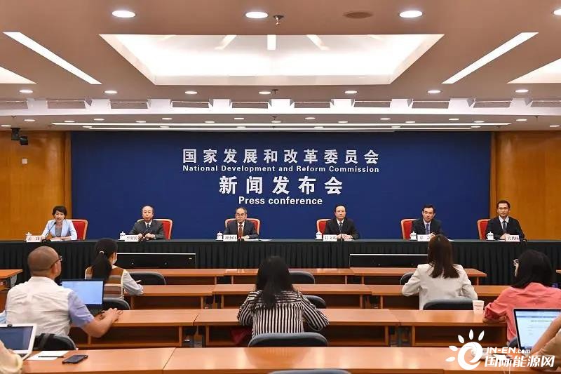国家发改委:坚守民生用煤底线 再签订一批中长期合同