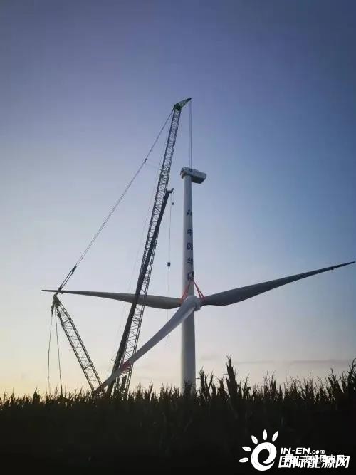 150mw中国能建辽宁铁岭宝力风电项目完成首台风机吊装