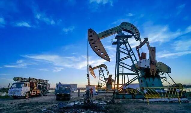 中国石油天然气管道局阿曼拉斯玛卡兹<em>原油储罐</em>项目成功投油！