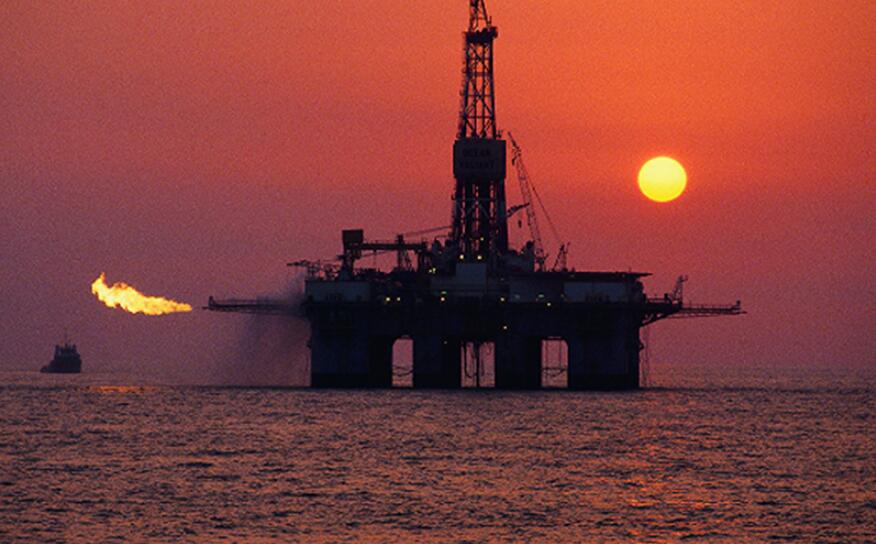 海上石油开发再添利器！万吨海上油气平台来了