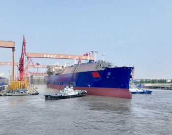 <em>沪东中华</em>首次实现大型LNG船同日“双龙入海”盛况