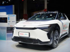 <em>小馬智行</em>與豐田合作首款純電自動駕駛出租車概念車亮相進博會