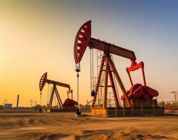 美国原油库存大增+产量创纪录 国际油价下跌2%