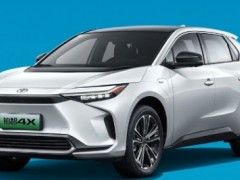 广汽<em>丰田</em>新能源全新品牌铂智发布，首款纯电车型铂智4X上市