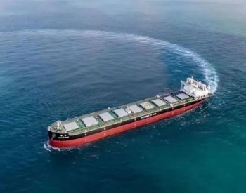 全球首艘新一代双燃料<em>大型集装箱船</em>交付