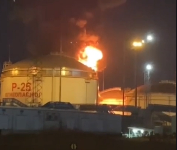 <em>俄罗斯</em>石油设施因战争起火
