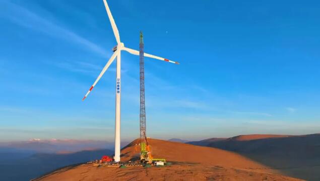 海拔5092米！中联重科起重机成功吊装又一世界级<em>风电</em>项目首台风机