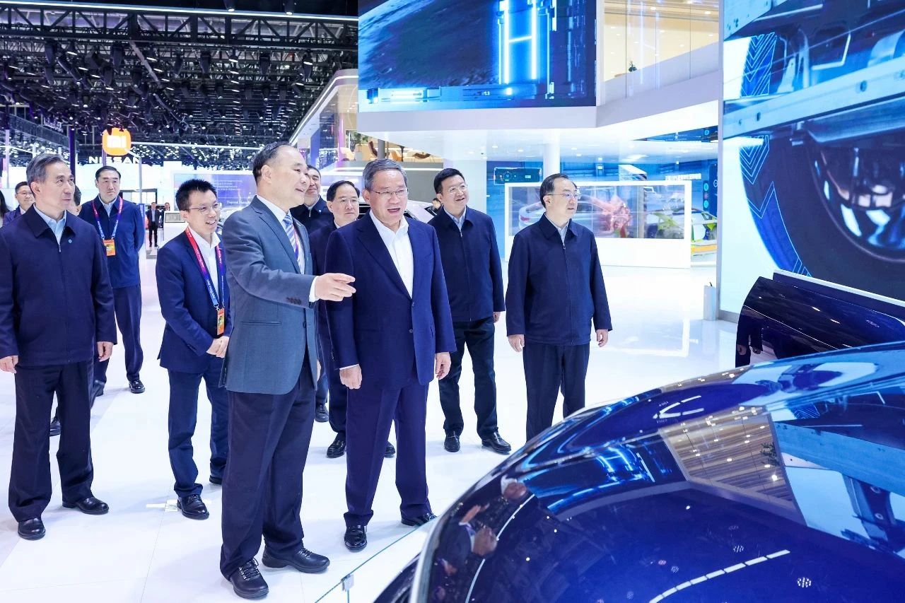 李强总理：<em>大力</em>发展智能网联新能源汽车，促进汽车产业高端化智能化绿色化升级