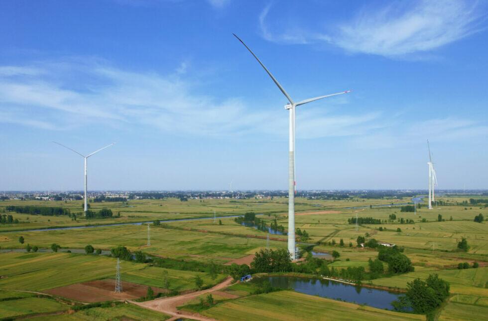 安徽阜阳南部1.2GW风光电基地项目风机全部吊装完成