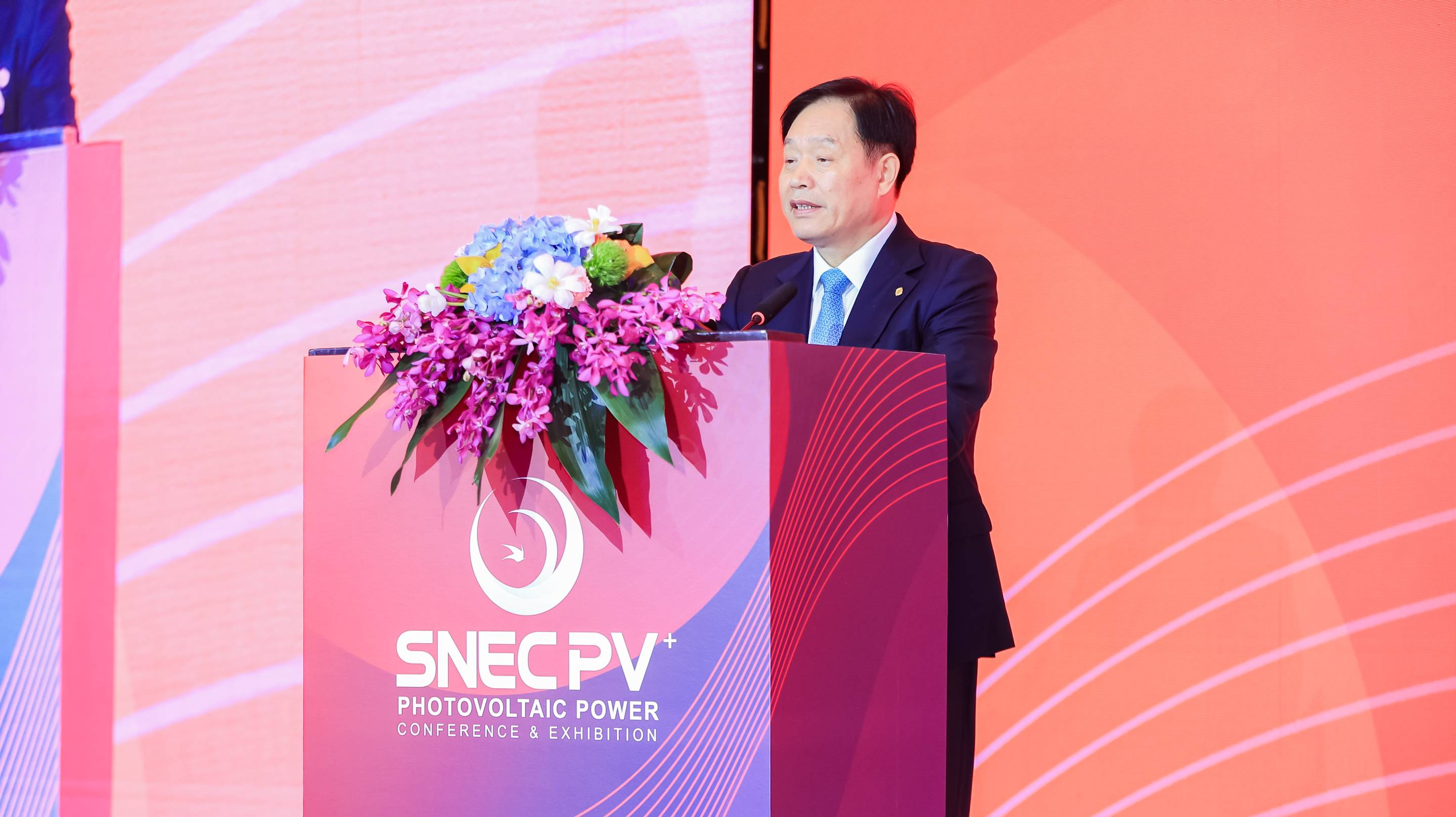 2024SNEC上海启幕，朱共山纵论新质生产力背景下的光伏大变局时代