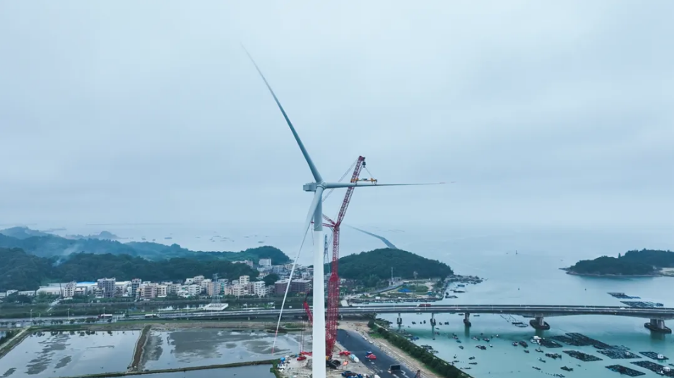 三一2000吨成功吊装全球首台18兆瓦海上风电机组！