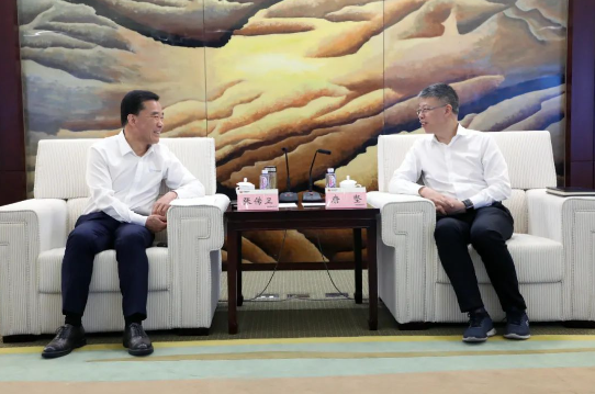 张传卫在京与国电电力发展股份有限公司董事长唐坚举行会谈