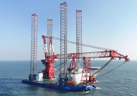深远海风电安装作业又添“海上重器”！1600吨风电安装平台“电建志远”交付