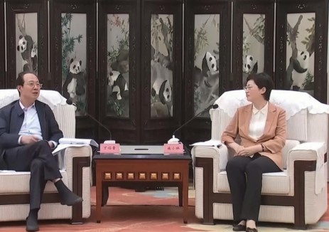 丁焰章与四川省委副书记、省长施小琳会谈