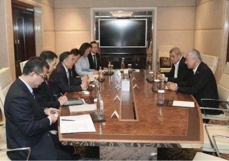 宋海良与马中商务理事会主席卢成全会谈