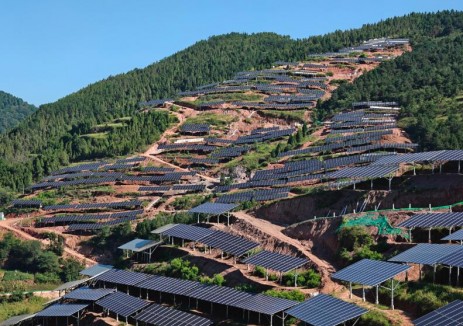 中國能建西北電建華能丹鳳100兆瓦牧光互補光伏項目完成240小時試運行