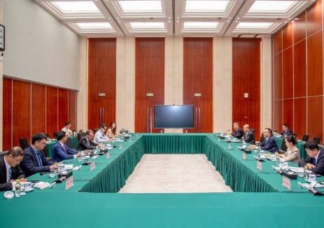 国家能源集团董事长邹磊会见卢森堡驻华大使卢睿朗一行