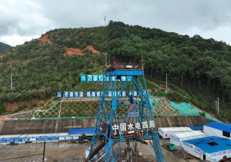 我國水電領域最深大直徑豎井澆筑完工