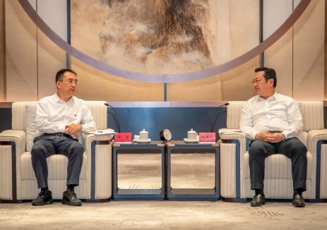 邹磊与雄安新区党工委书记、管委会主任张国华举行工作会谈