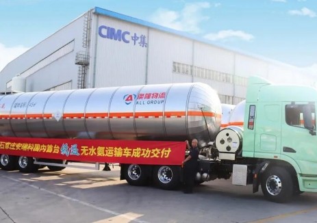 中集安瑞科低温液氨运输车在全球最大绿色氢氨项目