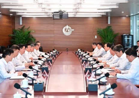 吕军李向良与中国海油董事长张传江总经理周心怀会谈