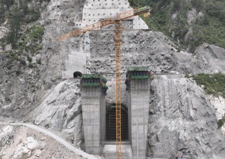 世界在建最大断面泄水隧洞闸室混凝土浇筑完成