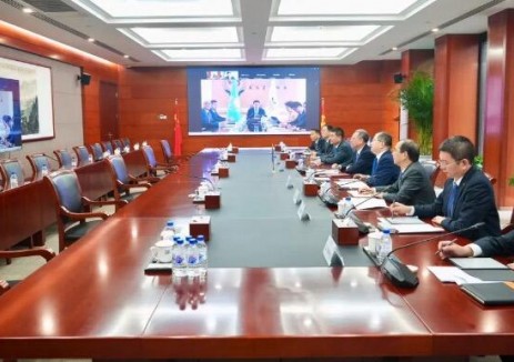 倪真与哈萨克斯坦萨姆鲁克卡泽纳基金主席扎库波夫视频会谈