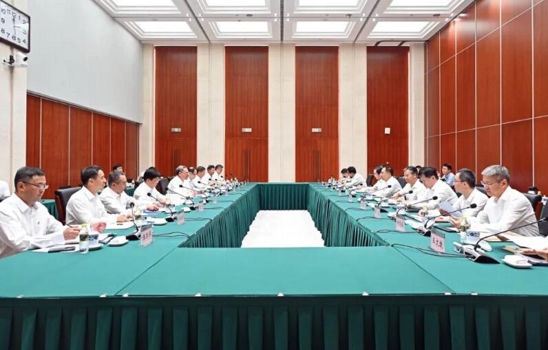 倪真与国家能源集团党组书记、董事长邹磊会谈