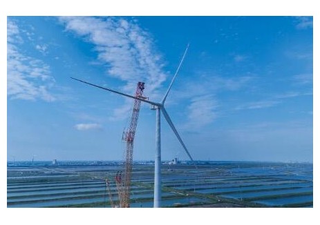 全球最大26兆瓦級(jí)海上<em>風(fēng)電機(jī)組</em>成功吊裝
