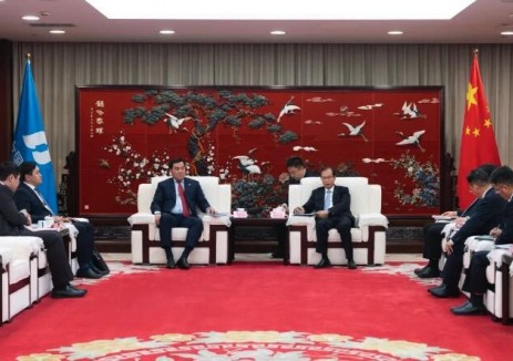 江毅与哈萨克斯坦能源部部长阿肯热诺夫举行会谈