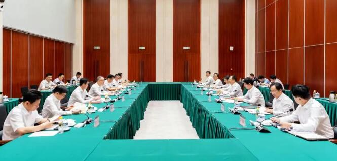 国家能源集团党组书记、董事长邹磊与安徽省委副书记、省长王清宪举行工作会谈