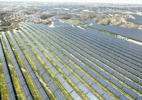 紅寺堡區(qū)新能源基地300萬千瓦光伏復(fù)合發(fā)電（一期100萬千瓦）項目實現(xiàn)全容量并網(wǎng)發(fā)電