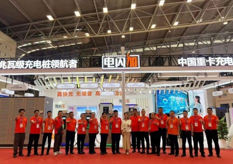新疆十二师师长王志武一行调研新疆华控电闪加，共绘绿色交通发展新蓝图