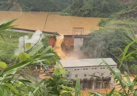越南一水电站发生溃坝