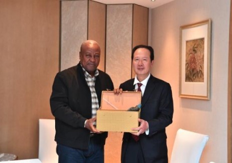 中國電建董事長丁焰章拜會加納總統(tǒng)馬哈馬