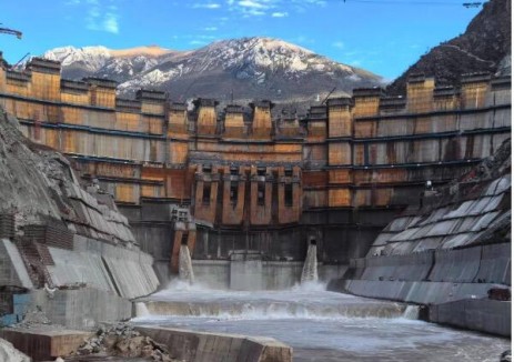 我国在建海拔最高双曲拱坝电站下闸蓄水