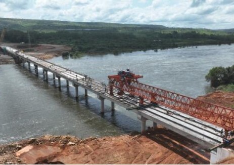 几内亚阿玛利亚水电站下游交通桥主体结构完成