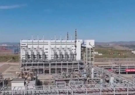 东北地区首个煤制天然气示范项目主装置合拢贯通