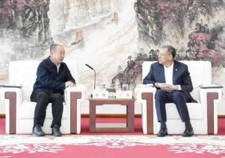 倪真與江西省電子集團董事長伍銳會談