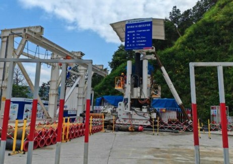 国内首台7米直径反井钻机施工的排风竖井贯通