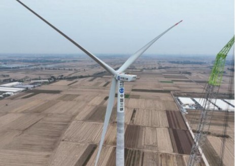 山東莘縣312.5兆瓦風電項目首座風機順利吊裝