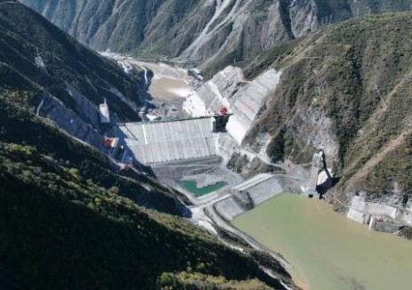 大渡河金川水電站成功下閘蓄水
