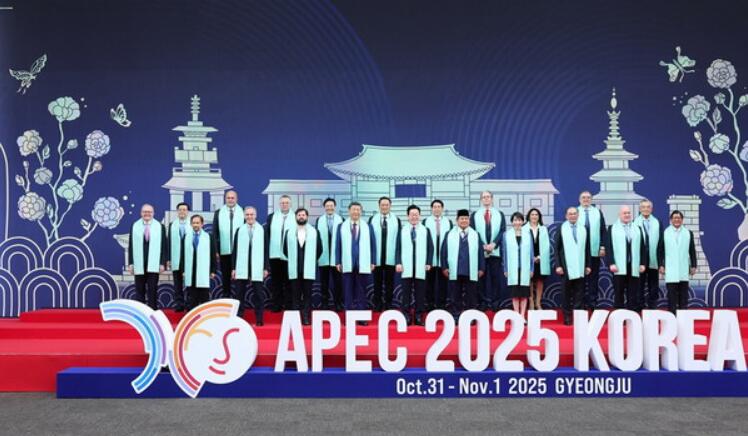 習近平繼續(xù)出席<em>亞太經(jīng)合組織</em>第三十二次領導人非正式會議