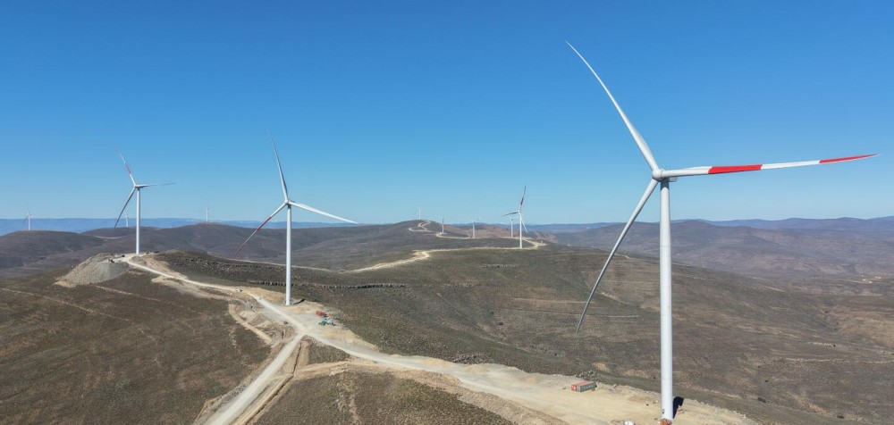 南非奥亚混合能源项目风机吊装工作全部完成