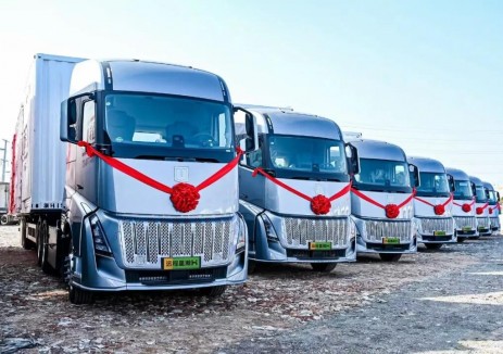 远程星瀚H醇氢电动牵引车批量交付签约，驱动干线物流绿色智慧转型