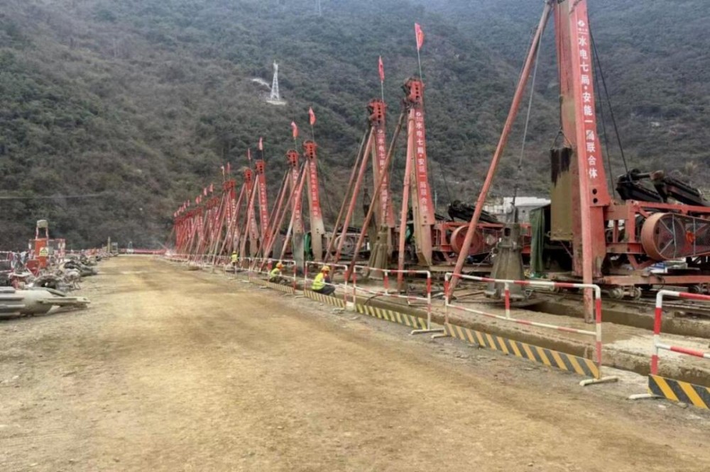 国家能源集团大渡河老鹰岩二级水电站二期围堰防渗墙工程全部完工