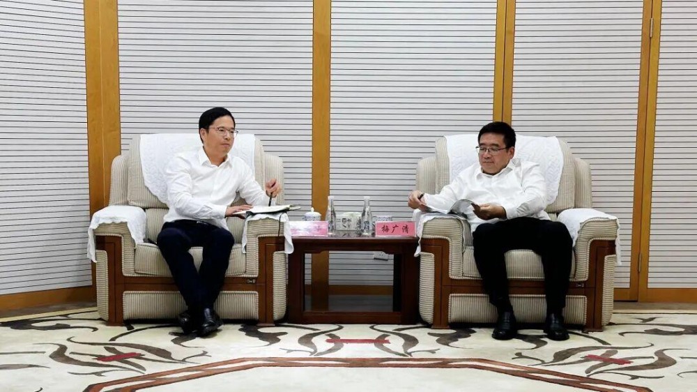 中国电气装备储能公司党委书记、董事长施俊华与上海市静安区委常委、副区长梅广清座谈交流