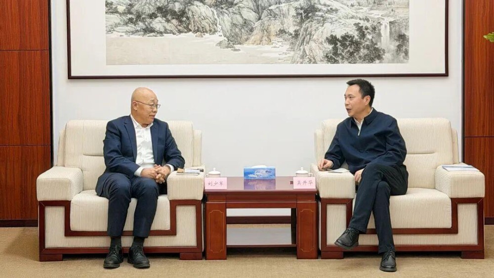 中国能建山西电建党委书记、董事长刘少军与辽宁鞍山市委书记吴开华会谈