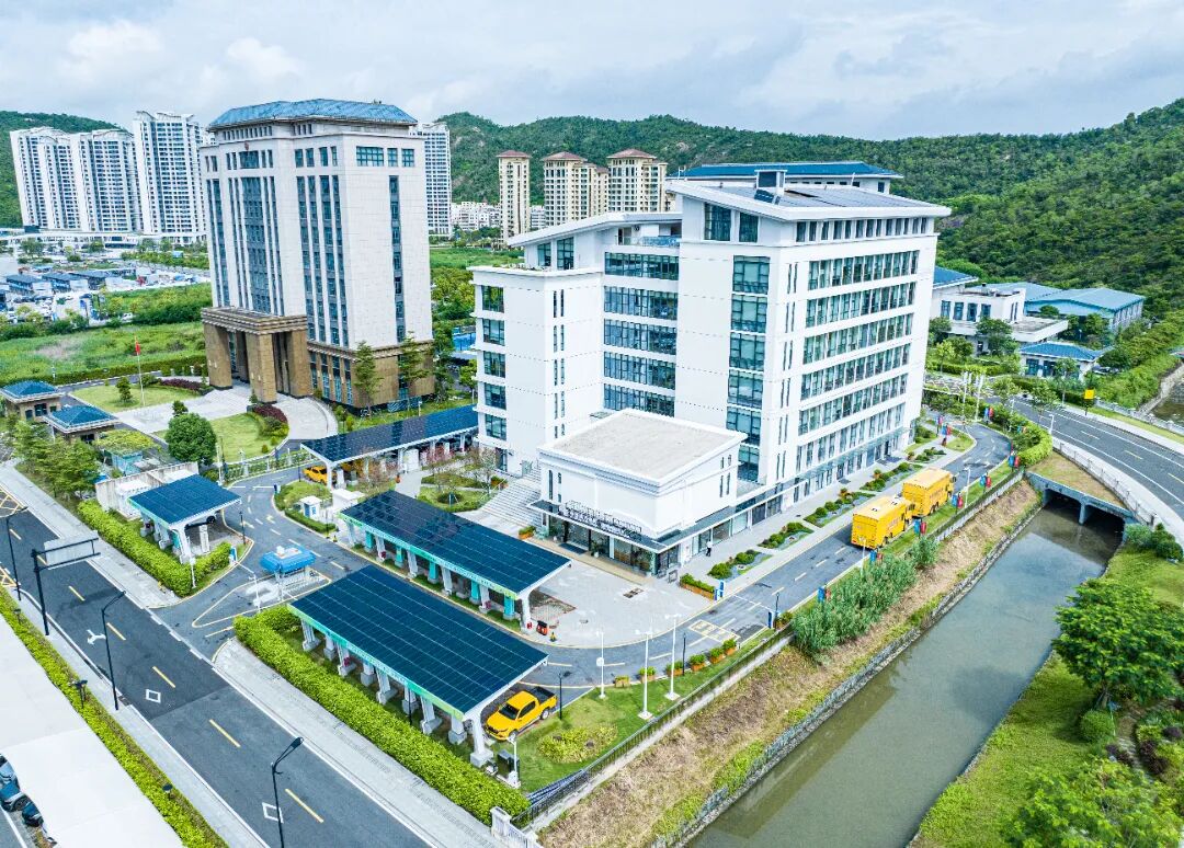 南方电网公司在横琴粤澳深度合作区建成零碳建筑示范大楼。周卓英 摄.jpg